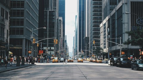 الاستثمار العقاري السكني أم التجاري؟ كيف تختار الأفضل؟